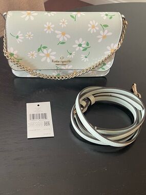 kate spade crystal blue madison scattered daisy small flap crossbody 😍🌼